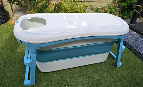 Folding bath tub with legs - folding, and